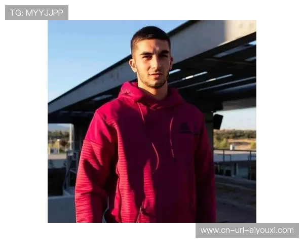 费兰·托雷斯两中门框后仍积极拼抢，展现职业态度